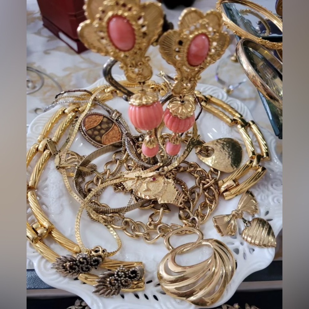 1 Lb Vtg 2 Mod Estate Sale Jewelry Lot 90 Wearable Resell Inventory- Curated 134$